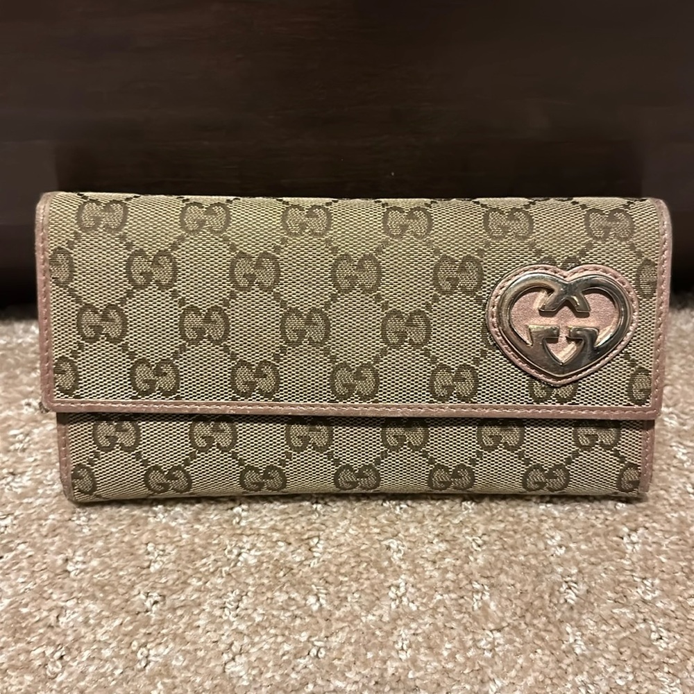 Gucci wallet

Original GG Canvas Lovely Heart Continental Wallet